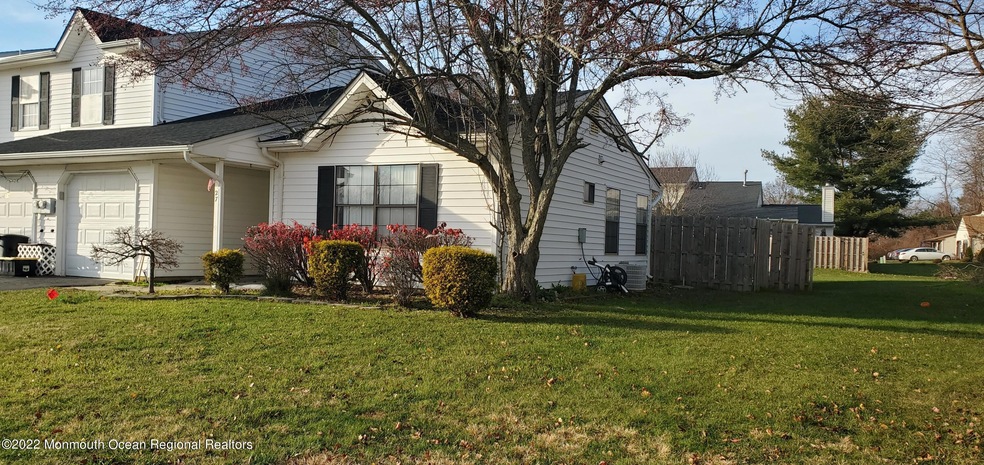 27 Farragut Square, Freehold, NJ 07728 - photo 1