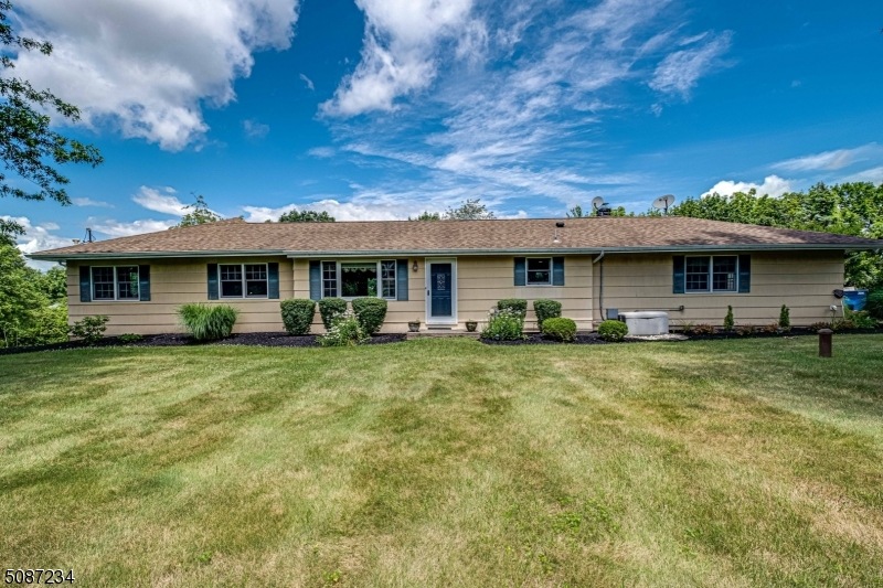 218 Glen Crest Dr, Branchburg, NJ 08853 - photo 1