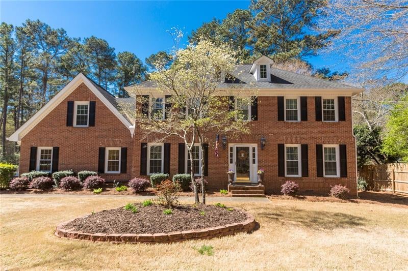 3915 Hunting Ridge Dr SW, Lilburn, GA 30047 - photo 1