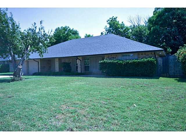 12204 Camelot Dr, Oklahoma City, OK 73120 - photo 1