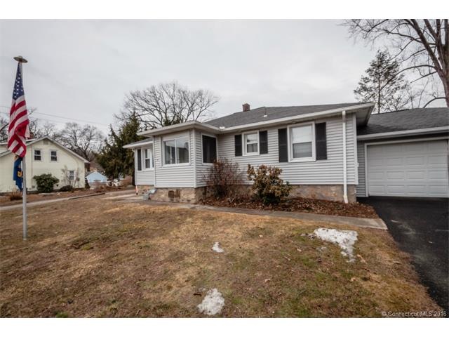 Beautiful, bright, well maintained home on a quiet