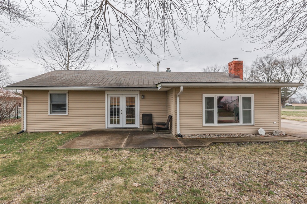 39 Maple St, Whiteland, IN 46184 - photo 1