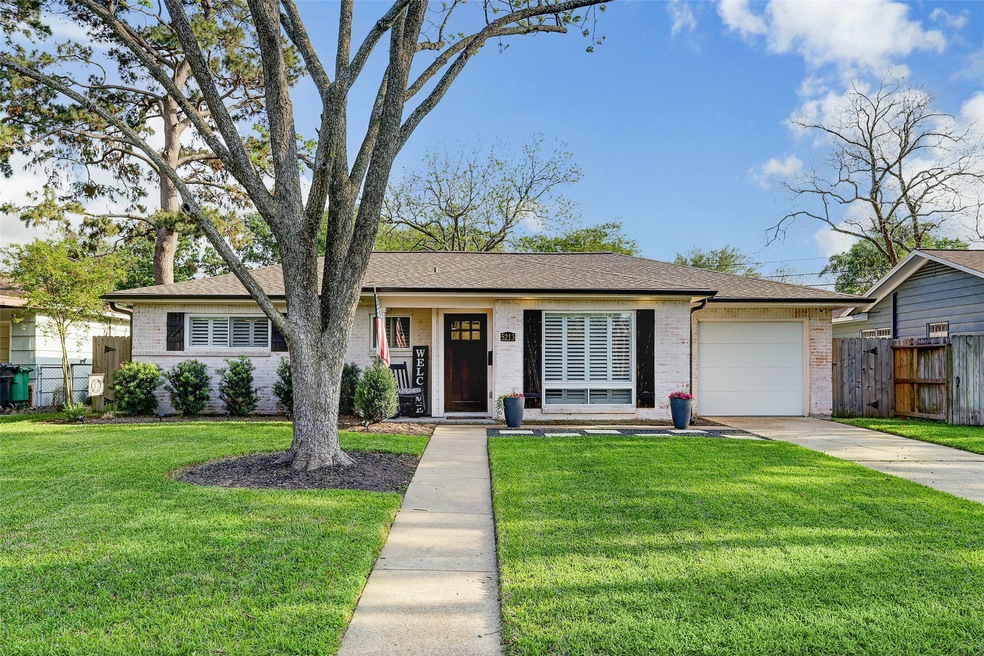 5213 De Lange Ln, Houston, TX 77092 - photo 1