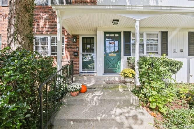 245 Unquowa Rd unit 103, Fairfield, CT 06824 - photo 1