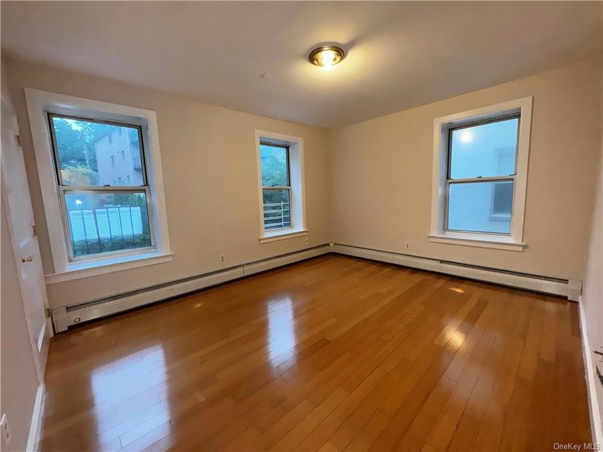 Wakefield Towers unit 4D, Yonkers, NY 10704 - photo 1