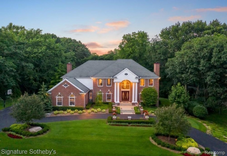 4699 Mc Ewen Dr, Bloomfield Hills, MI 48302 - photo 1