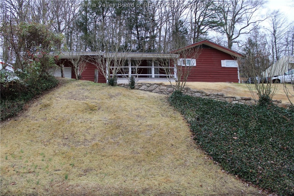 142 Oak St, Dunbar, WV 25064 - photo 1