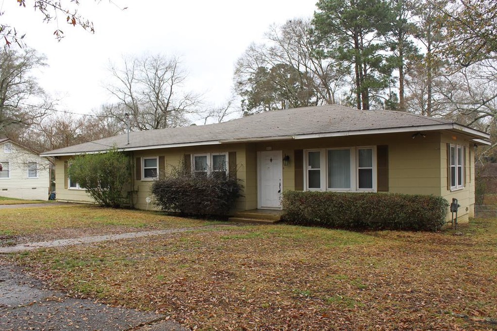 802 Wheelock St, McComb, MS 39648 - photo 1
