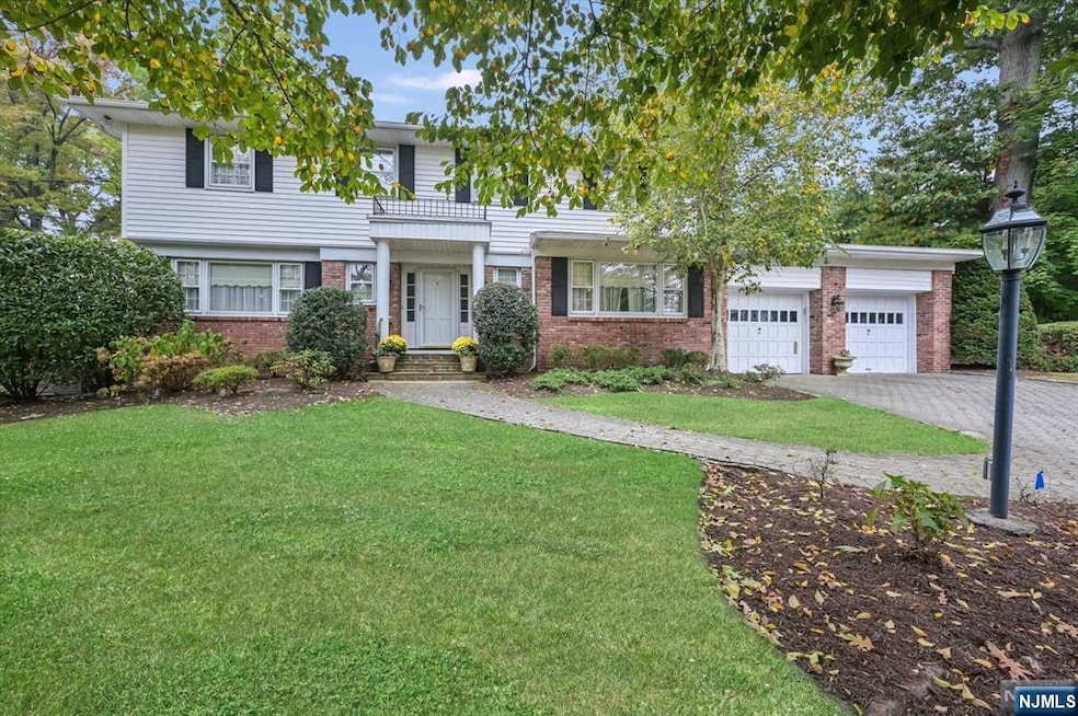 8 Egan Place, Englewood Cliffs, NJ 07632 - photo 1