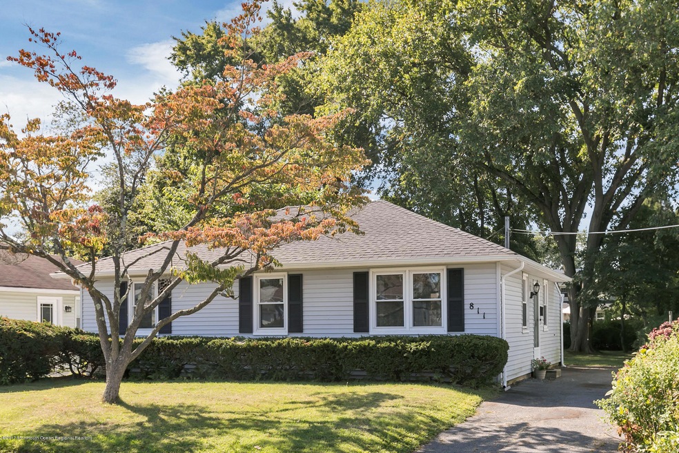 811 Ocean Rd, Spring Lake, NJ 07762 - photo 1