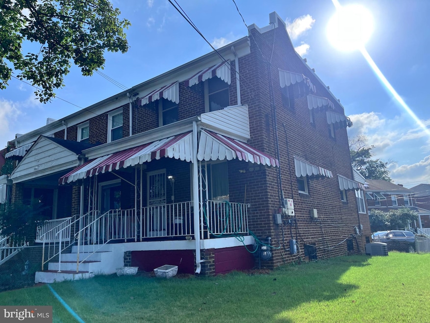 1001 30th St SE, Washington, DC 20019 - photo 1