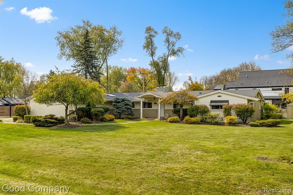 2839 Lanergan Dr, Troy, MI 48084 - photo 1