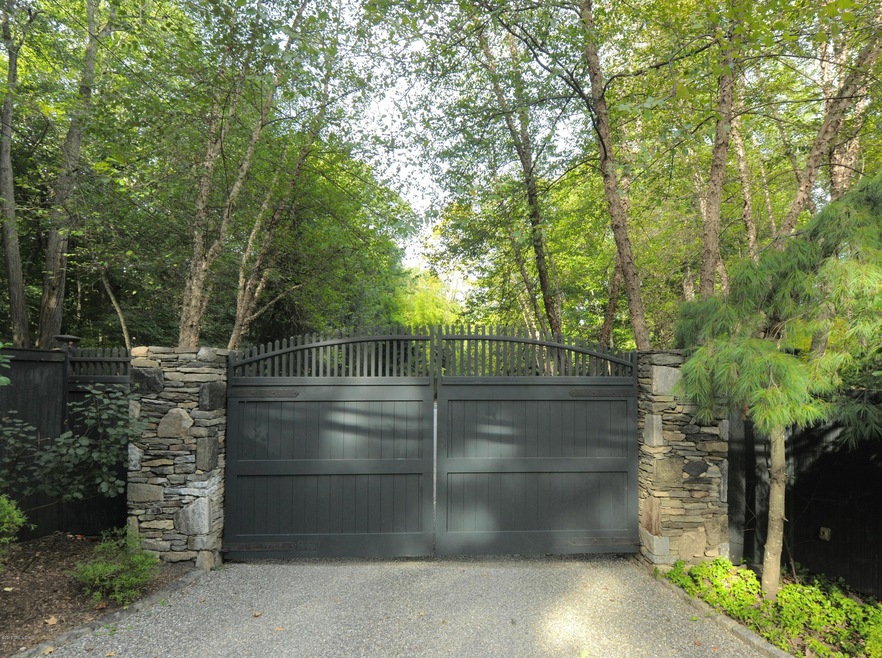 Gate