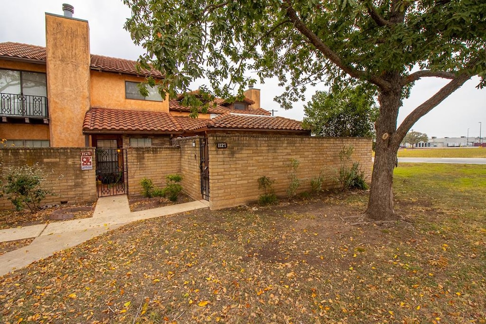 1127 Lois St, Kerrville, TX 78028 - photo 1