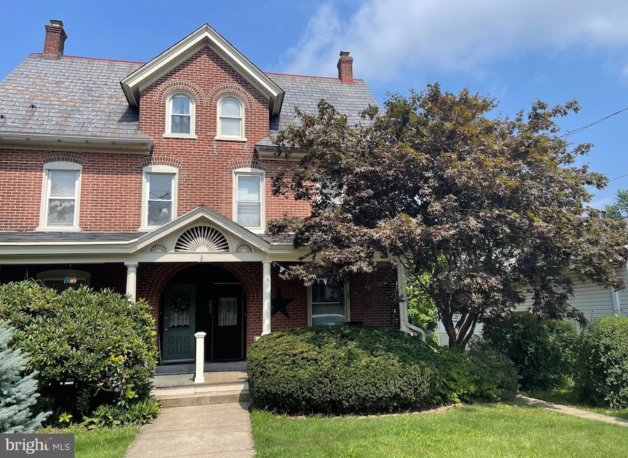 239 E Summit St, Souderton, PA 18964 - photo 1