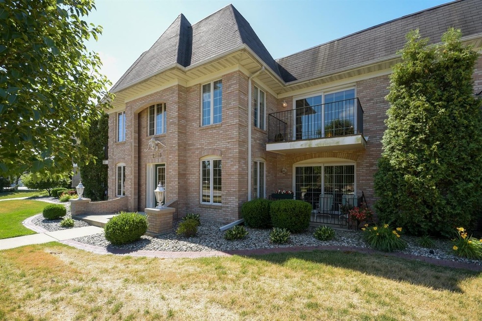 2740 Georgetowne Dr unit C2, Highland, IN 46322 - photo 1