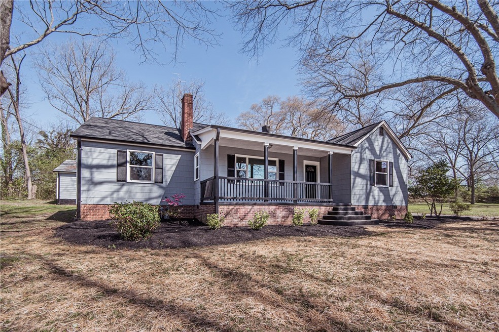 300 Mills Ave, Liberty, SC 29657 - photo 1