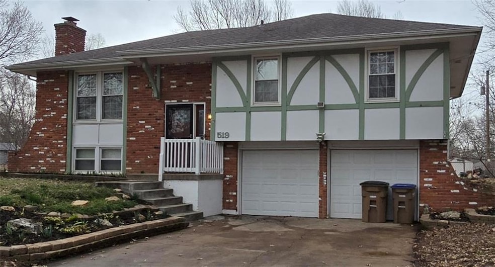 519 S Washington St, Raymore, MO 64083 - photo 1