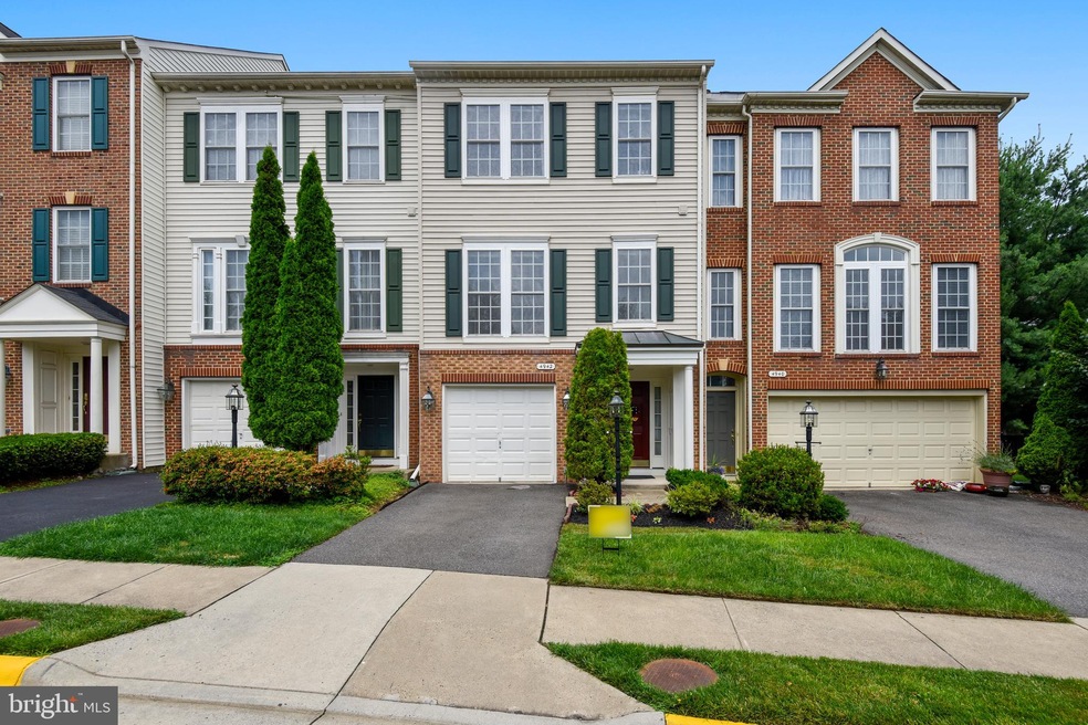 4942 Wyndham Creek Ct, Fairfax, VA 22030 - photo 1