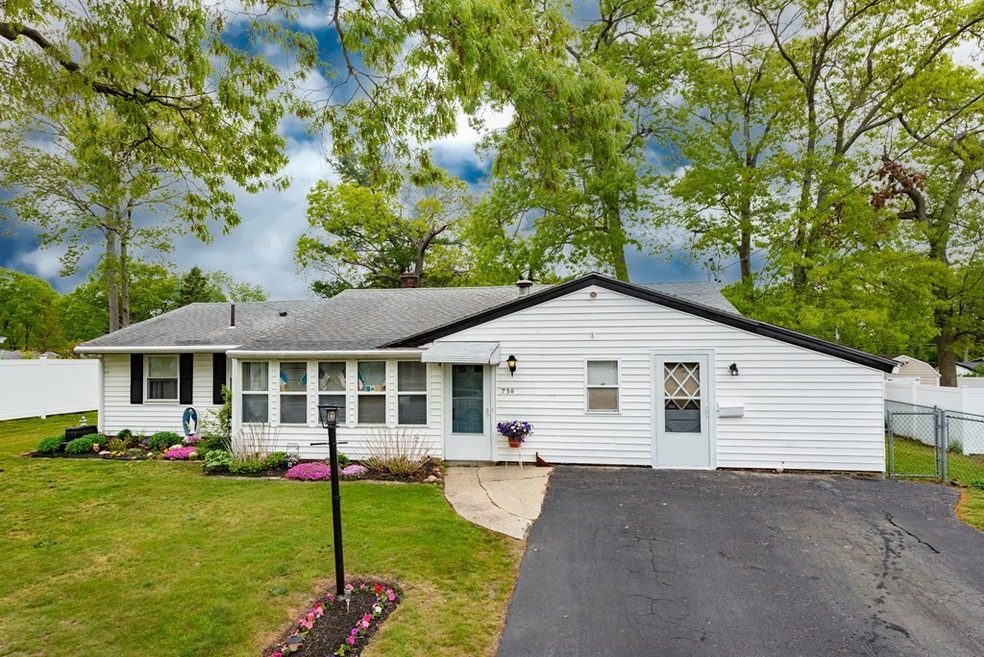 730 E Ashland St, Brockton, MA 02302 - photo 1