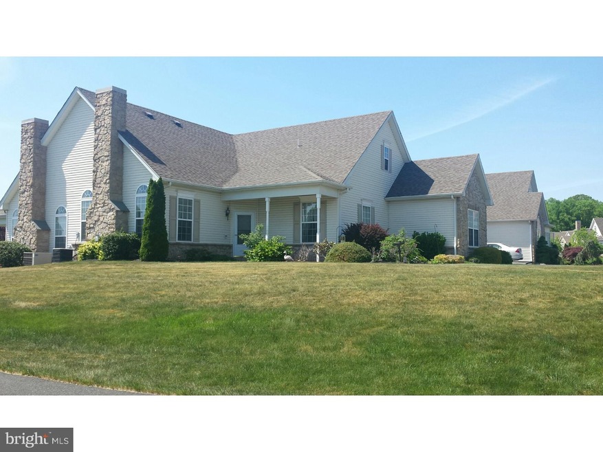 1016 Bordeaux Ln, Pennsburg, PA 18073 - photo 1