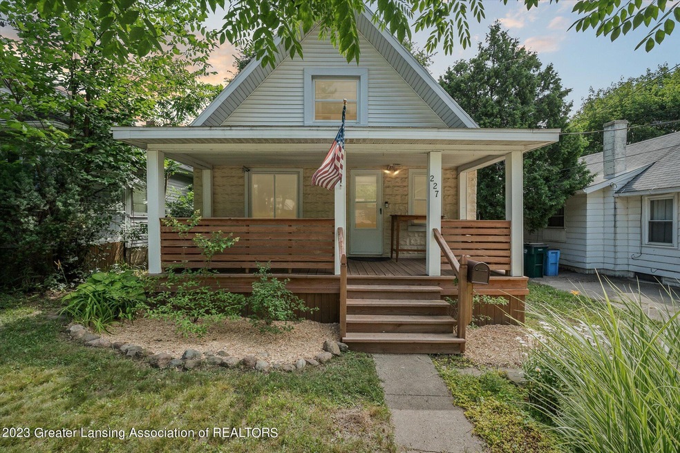 01-227-S-Foster-Ave-Lansing-MI-48912-Win