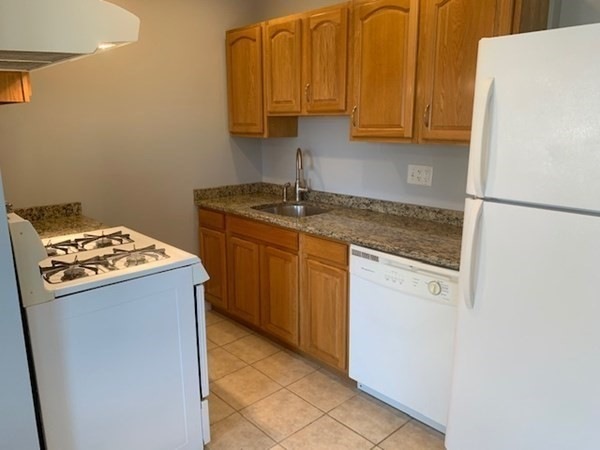 7 Crescent Hill unit 1, Wakefield, MA 01880 - photo 1