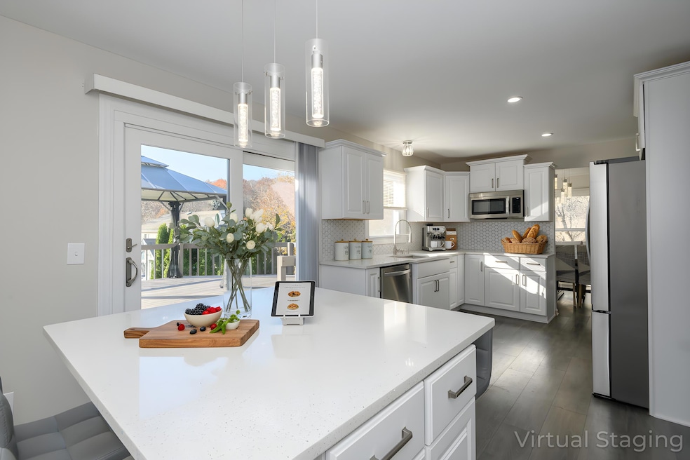 2811 Comanche Ct S, Waukesha, WI 53188 - photo 1