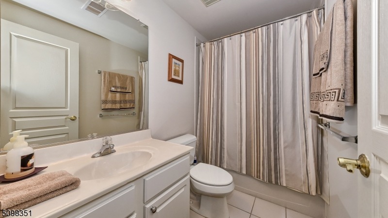 2 Generals Ln, Totowa, NJ 07512 - photo 1