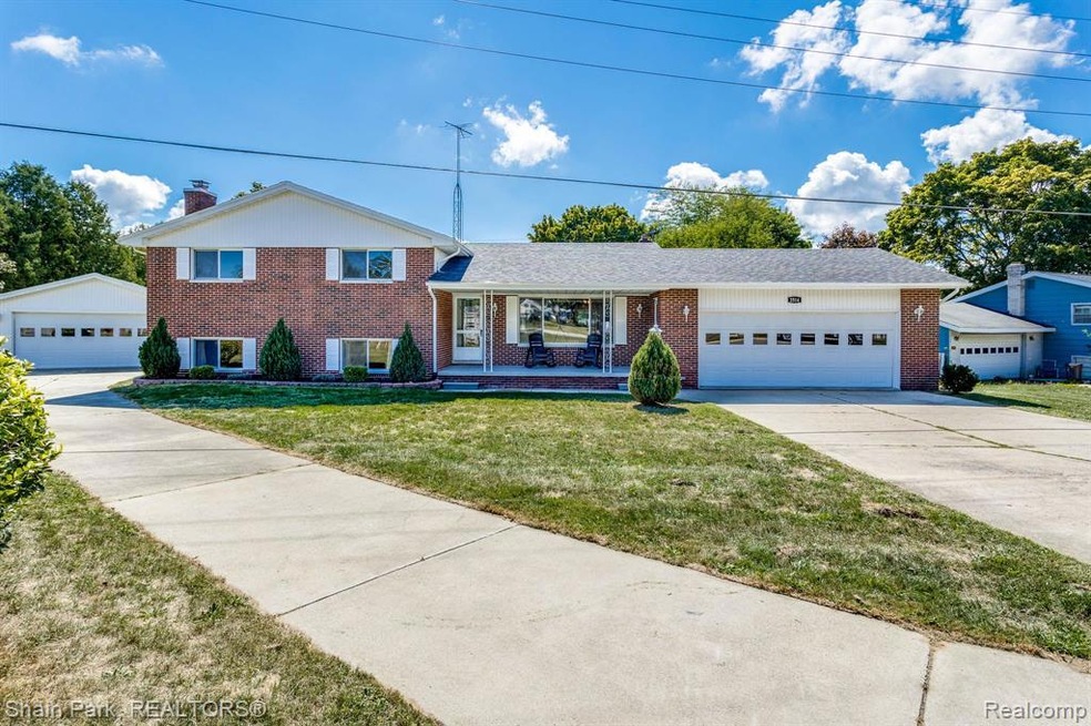 2514 Elmwood St, Port Huron, MI 48060 - photo 1