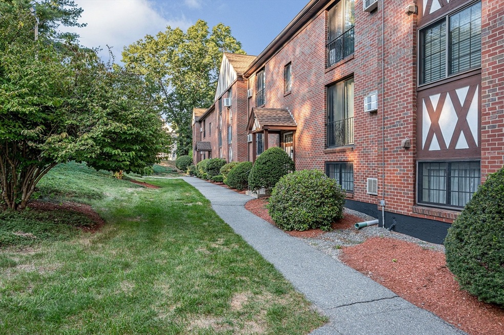 1229 Lawrence St unit 102, Lowell, MA 01852 - photo 1