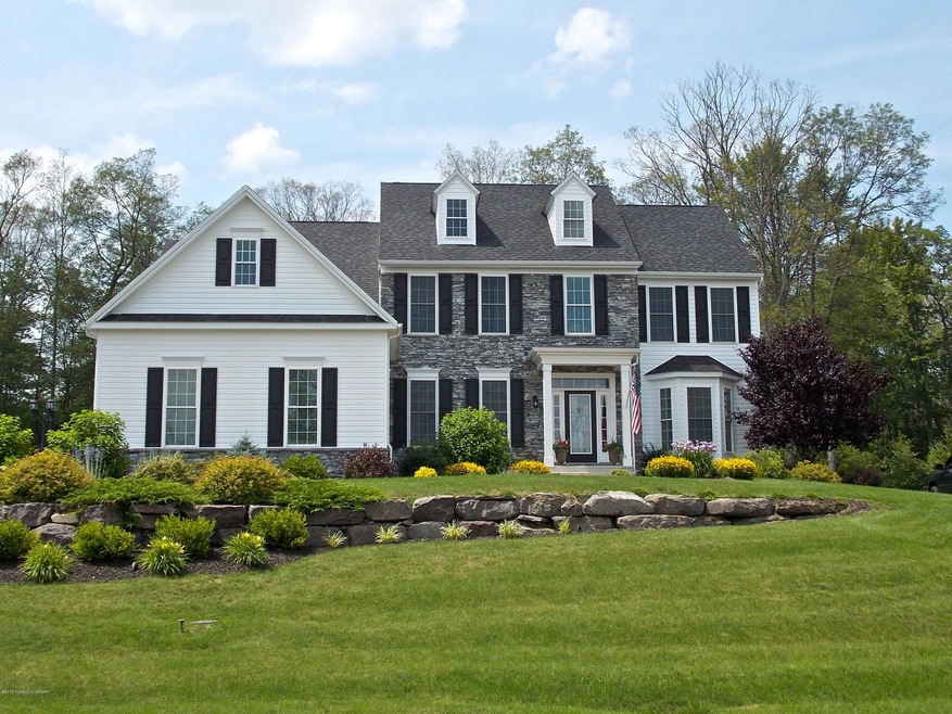 1229 Woodberry Dr, Mountain Top, PA 18707 - photo 1