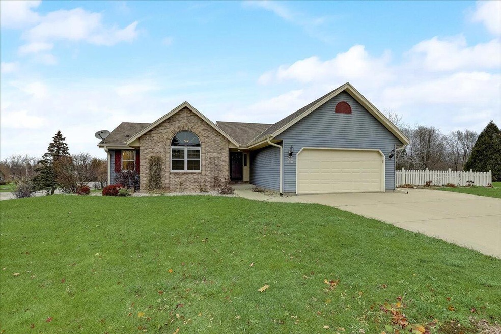 N103W16516 Founders Ln, Germantown, WI 53022 - photo 1