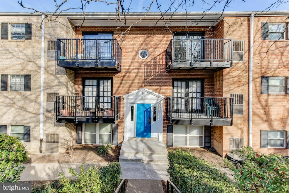 5937 Quantrell Ave unit 304, Alexandria, VA 22312 - photo 1