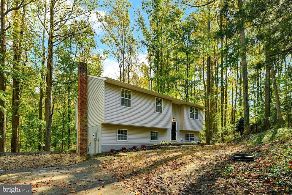 8815 Falling Leaf Dr, Owings, MD 20736 - photo 1