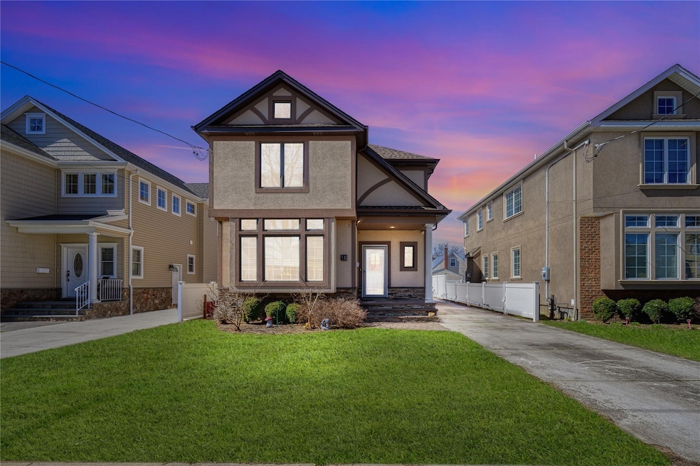 Sold $1,210,000 • Co-Listing Agent