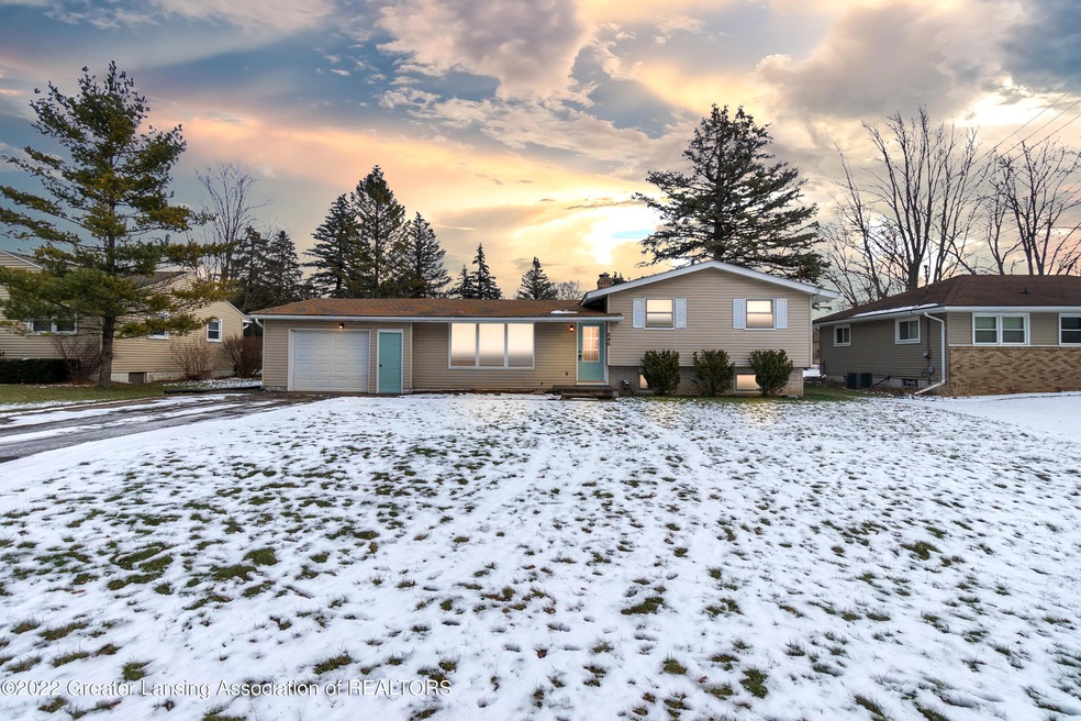 846 W Thomas L Pkwy, Lansing, MI 48917 - photo 1