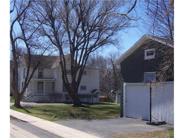 Exterior Front House includes the barn! and a 1 ca