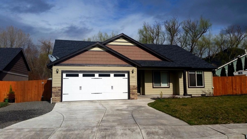 1589 Inverness Dr, Medford, OR 97504 - photo 1