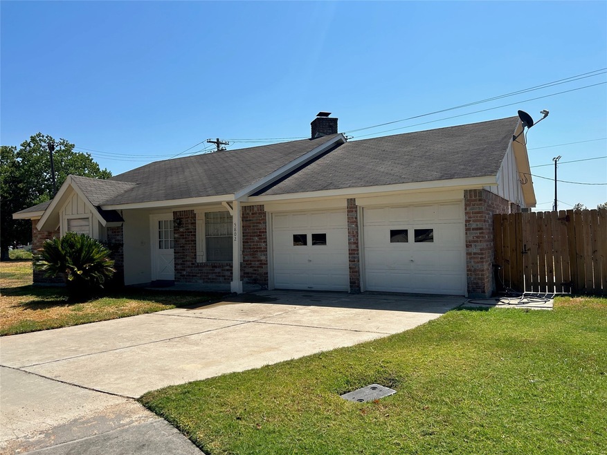 5802 Par Four Dr, Houston, TX 77088 - photo 1