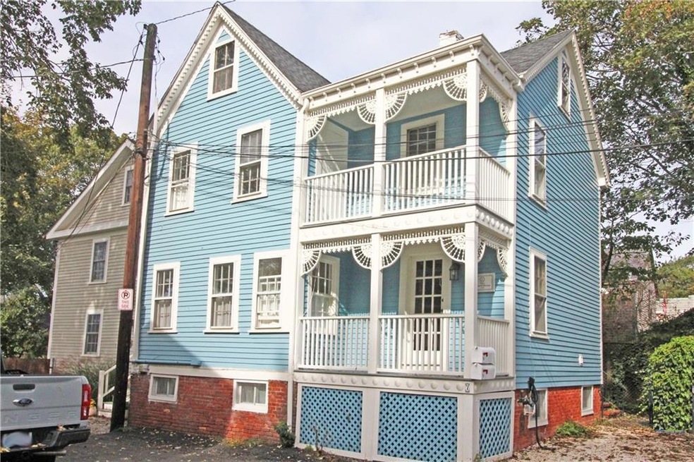 7 Cozzens Ct unit A, Newport, RI 02840 - photo 1