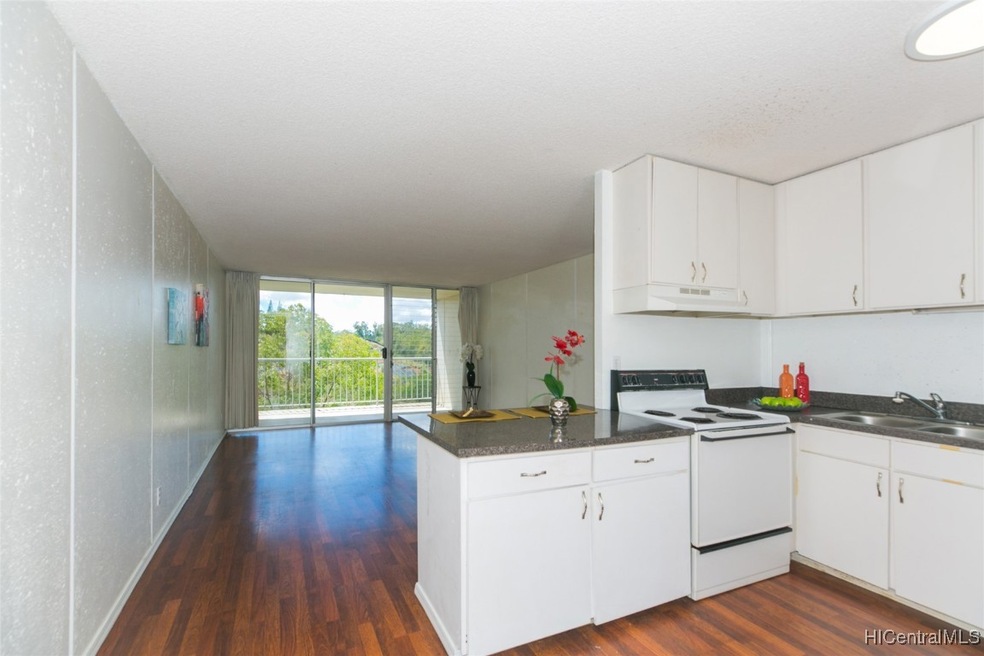 Wonderful treetop views greet you from the front d