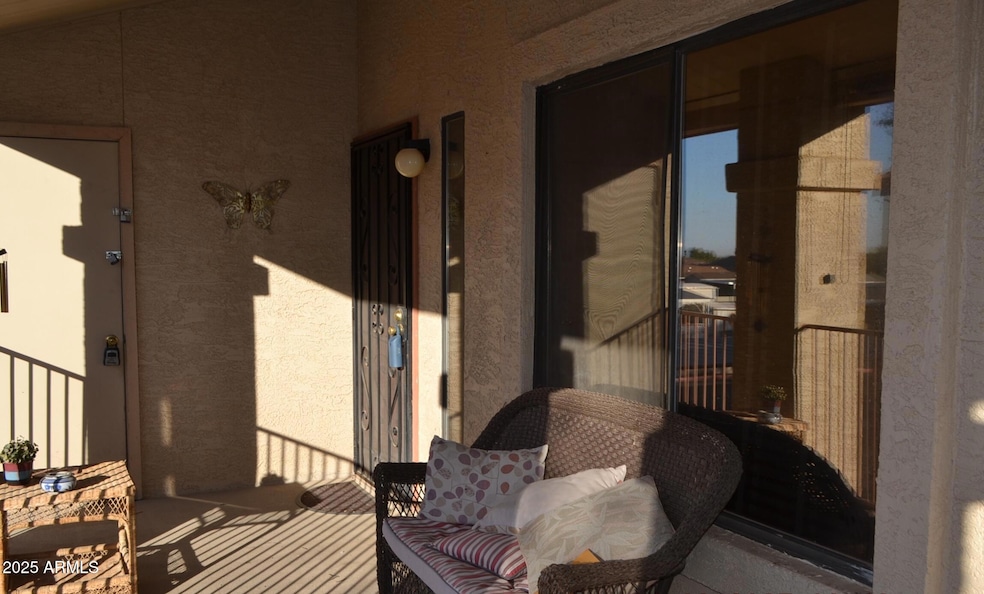 Listing_Porch_21ee9