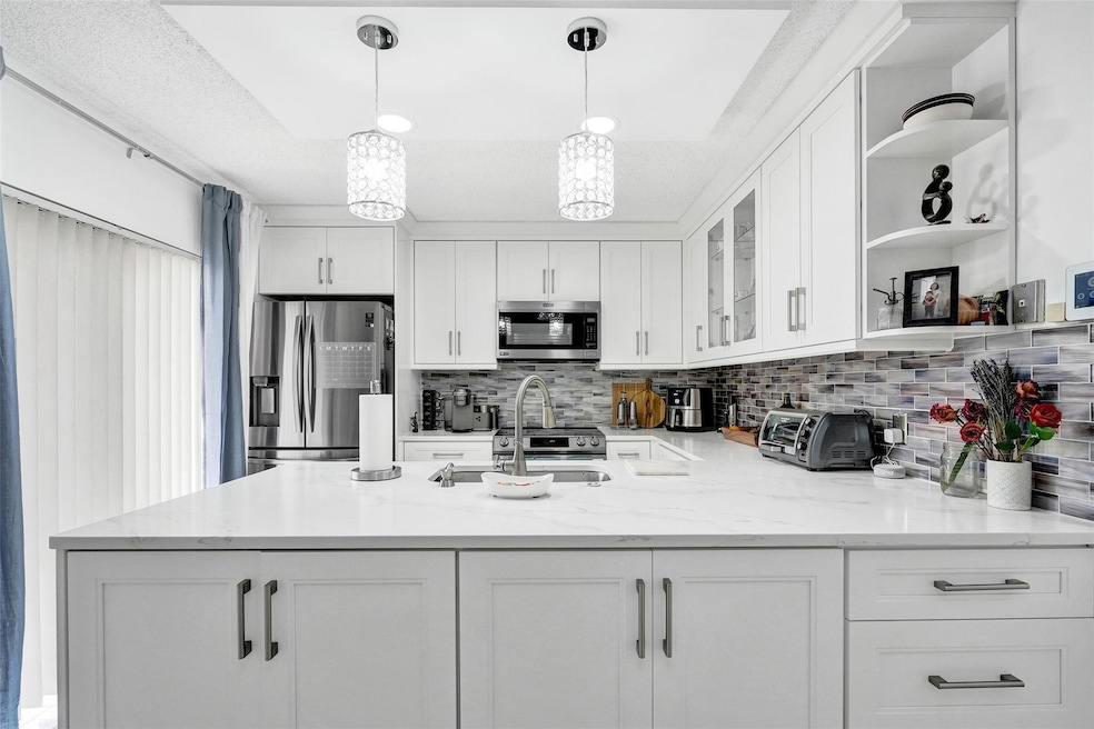 Clean lines and timeless elegance - this modern ki