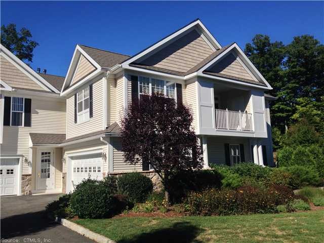 32 Franklin Ct unit 32, Newtown, CT 06470 - photo 1