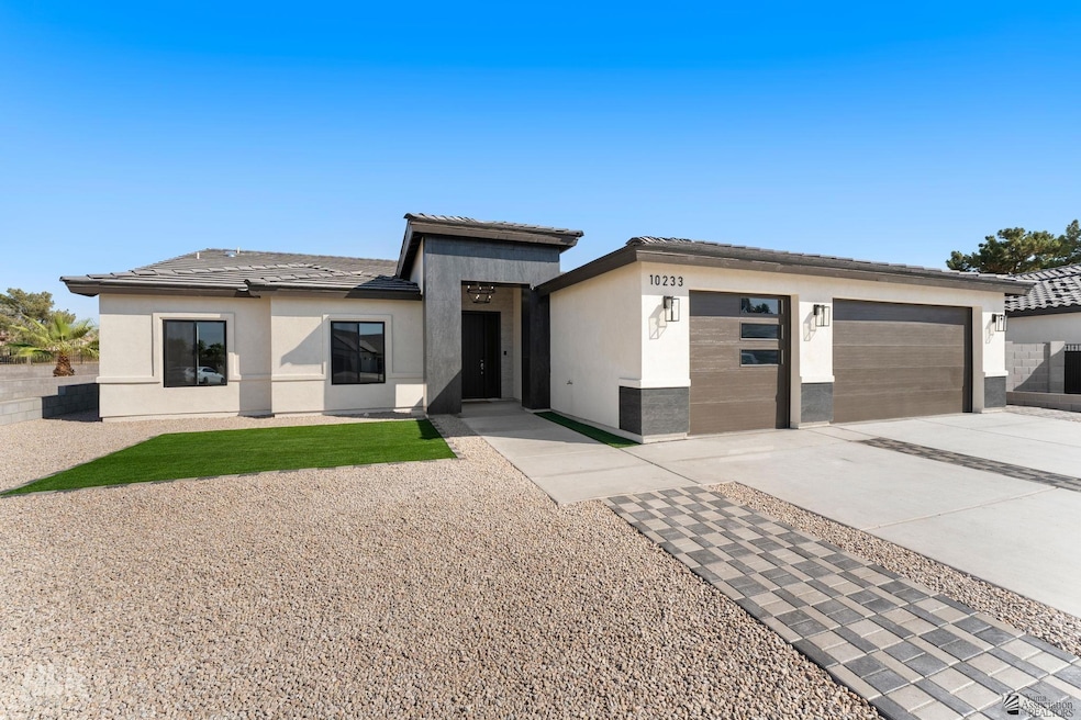 10233 S Del Valle, Yuma, AZ 85367 - photo 1