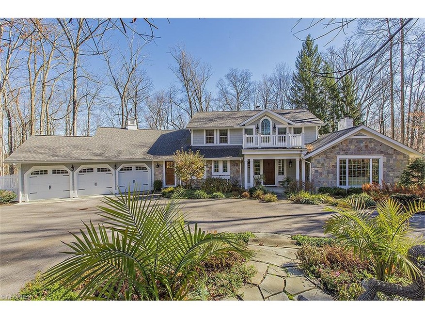 Welcome to 3225 Crabtree Lane in Daisy Hill.