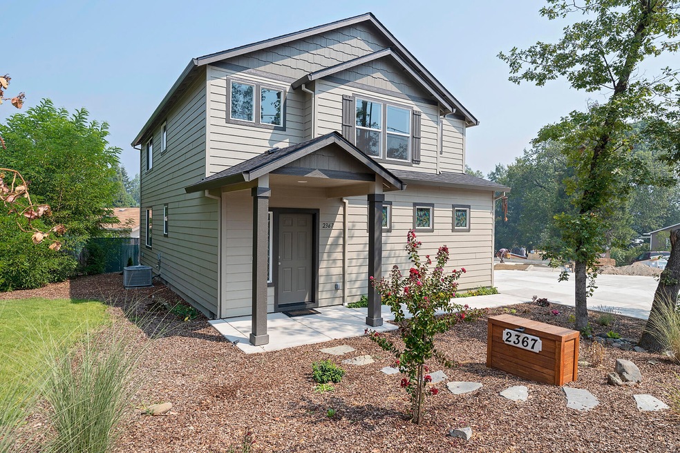 2367 NW Highland Ave, Grants Pass, OR 97526 - photo 1