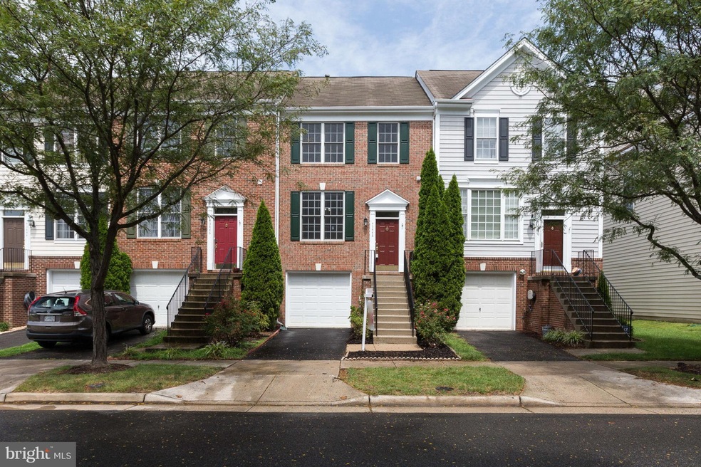 43448 Jubilee St, Chantilly, VA 20152 - photo 1