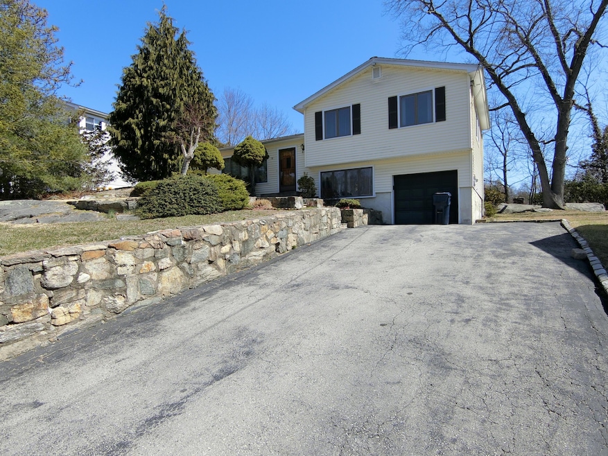 70 Mary Ln, Riverside, CT 06878 - photo 1